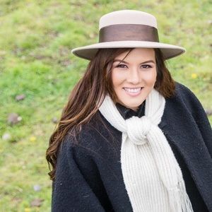 Meet your Posher, Carolina